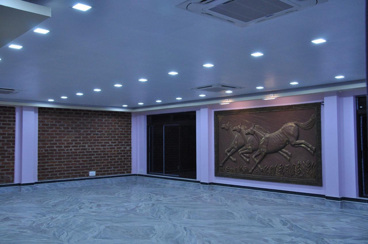 Whispering Woods Inn Болпур Екстериор снимка